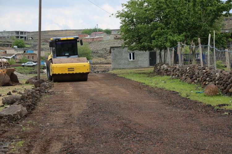 Yol Yapım ve Onarım Çalışmaları Devam Ediyor 